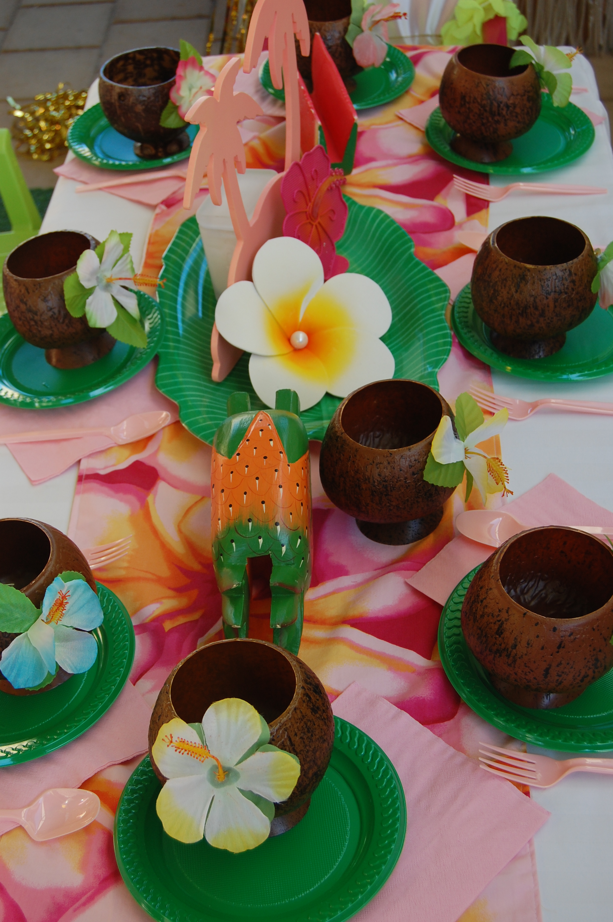 Hawaiian Table Setting Wish Upon a Party