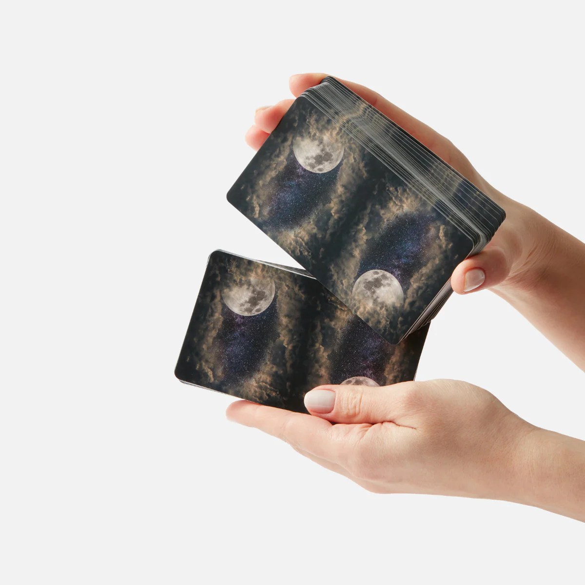 Cómo barajar las cartas del tarot correctamente Witchy Cauldron