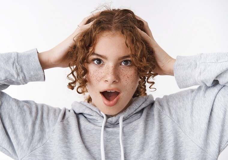 Jak usunąć piegi? Metody domowe i With A Smile