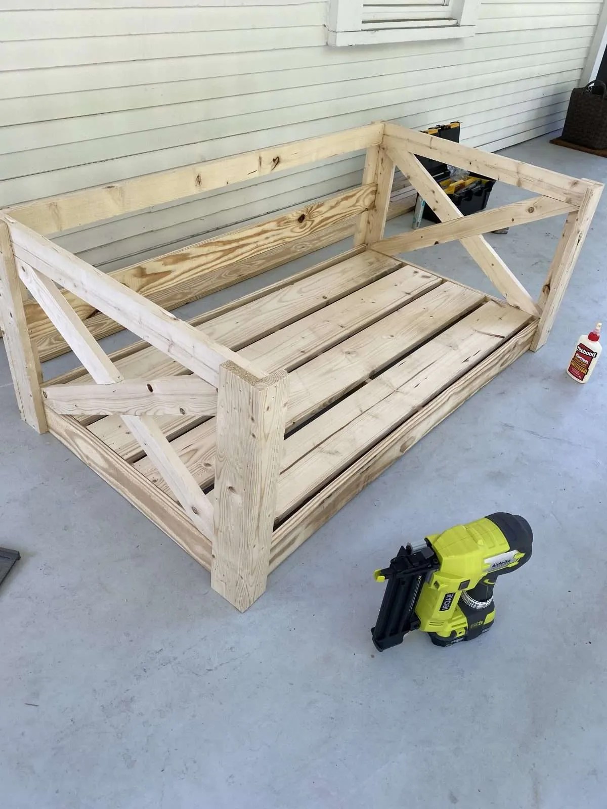 DIY Crib Mattress Porch Swing With the Blinks