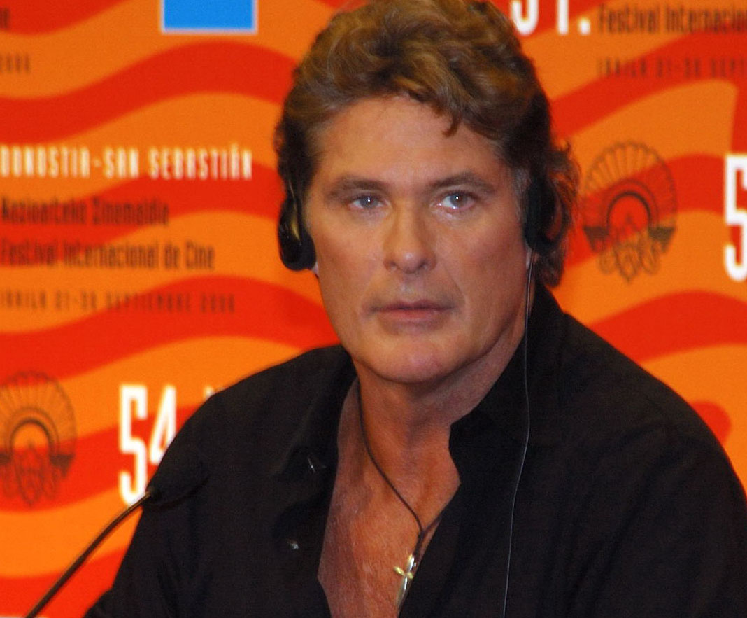 Footage of David Hasselhoff Performing on Berlin Wall Witnify