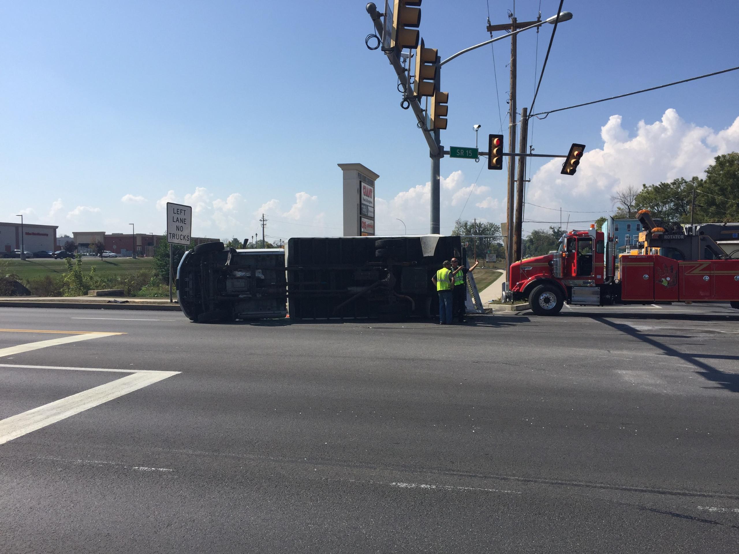 Traffic now clear in Lewisburg after truck overturns
