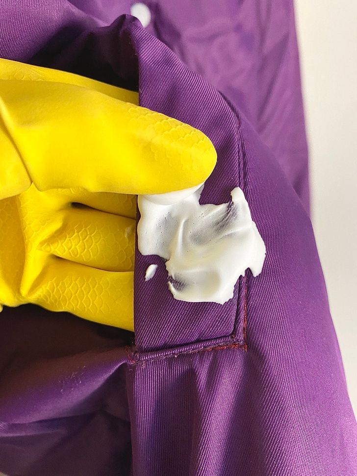 How to Clean a Down Jacket Without Washing It / 5Minute Crafts