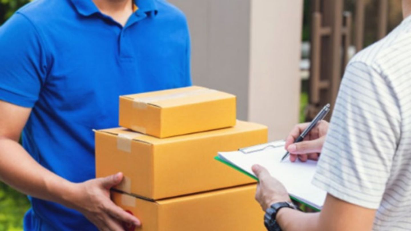 Royal Mail Delivery Service(Courier & Delivery Services) in Al Nahda 1