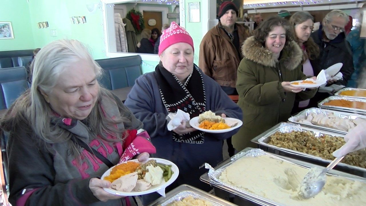 Woonsocket restaurant opens to those in need for Thanksgiving ABC6