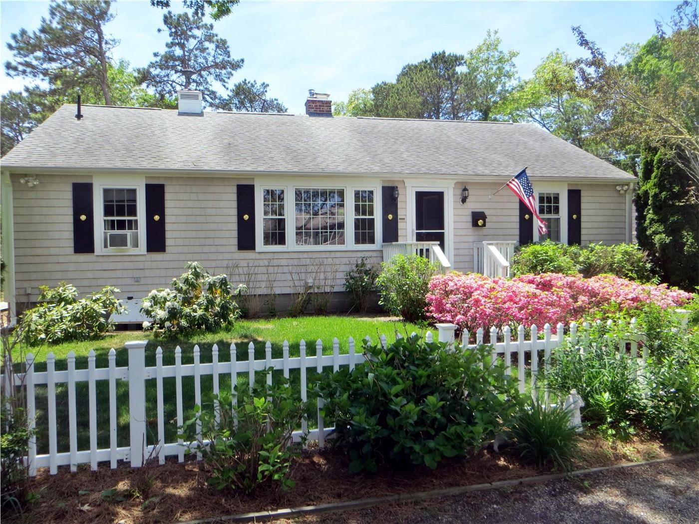 Yarmouth Vacation Rental home in Cape Cod MA 02664, 2/10 mile to Bass
