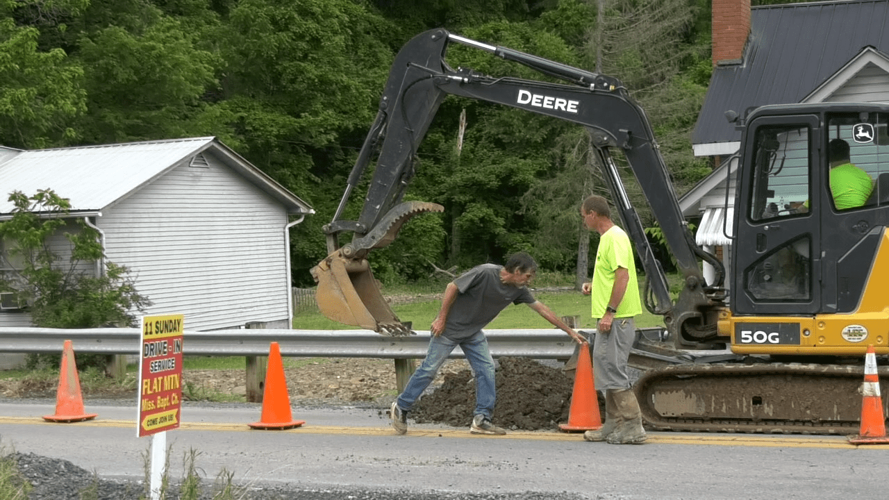 City Hall assists in Alderson Clean Up WOAYTV