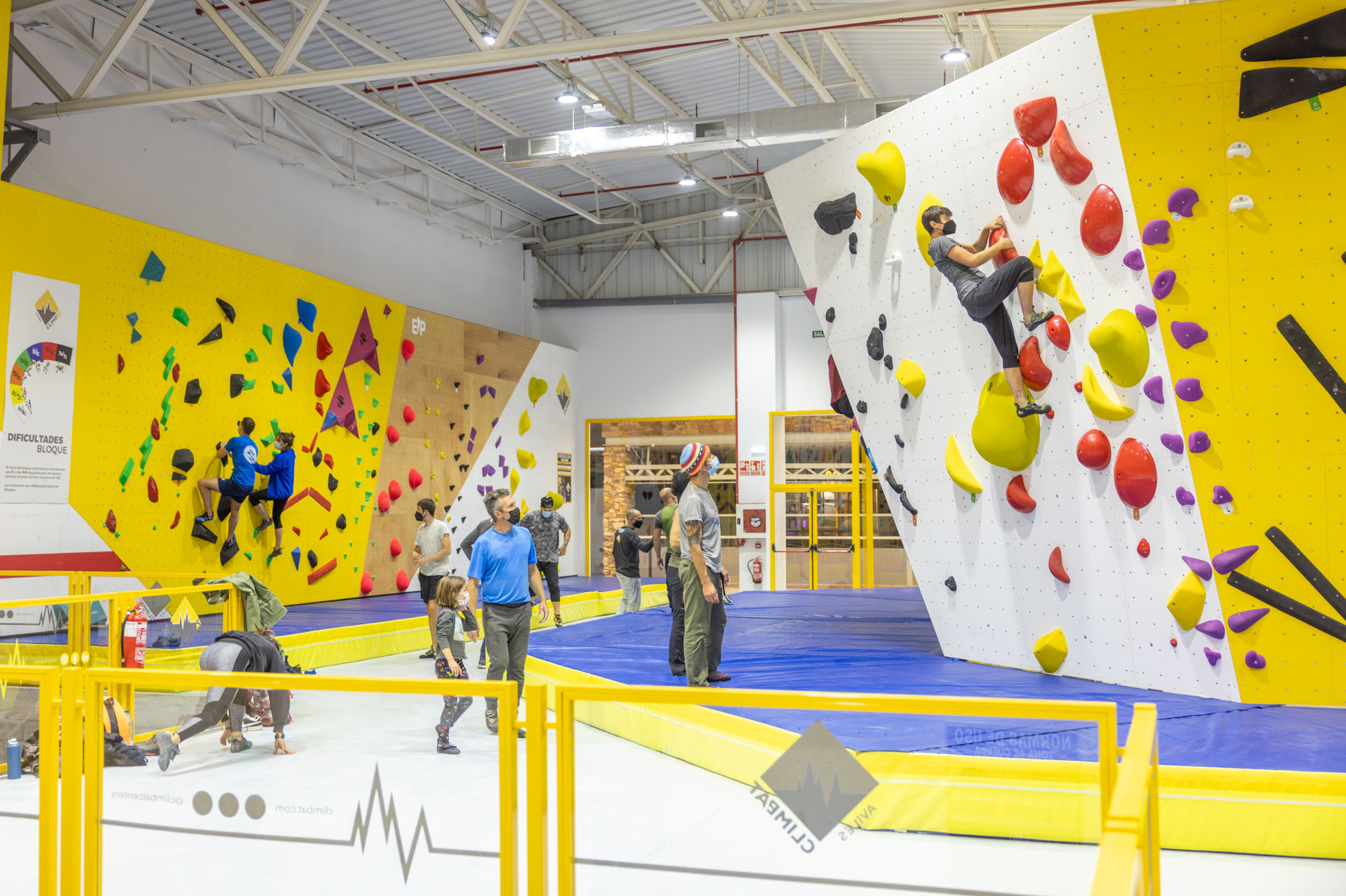 Climbat inaugura una nueva sala de escalada en Parque Astur, en Avilés