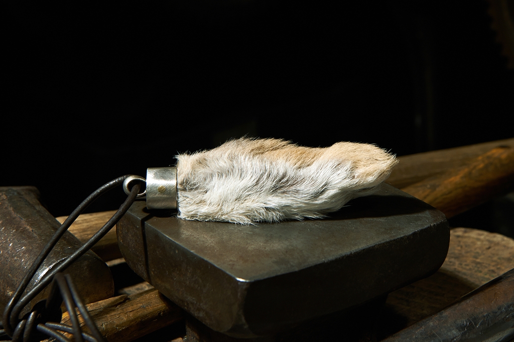 월인공방 000. Rabbit foot