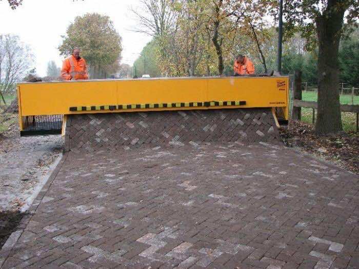 Tiger Stone Paving Machine Makes Brick Roads Like Laying Car