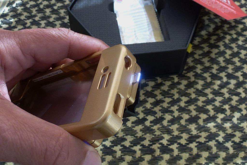 Yellow Jacket Smartphone Case Converts Your Phone Into A 650