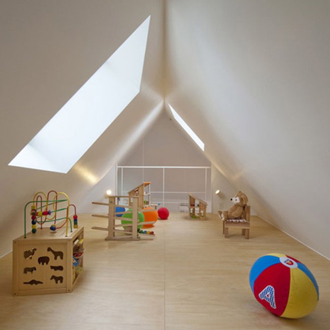 Can You Imagine How This Tiny Triangular House Looks From Inside?