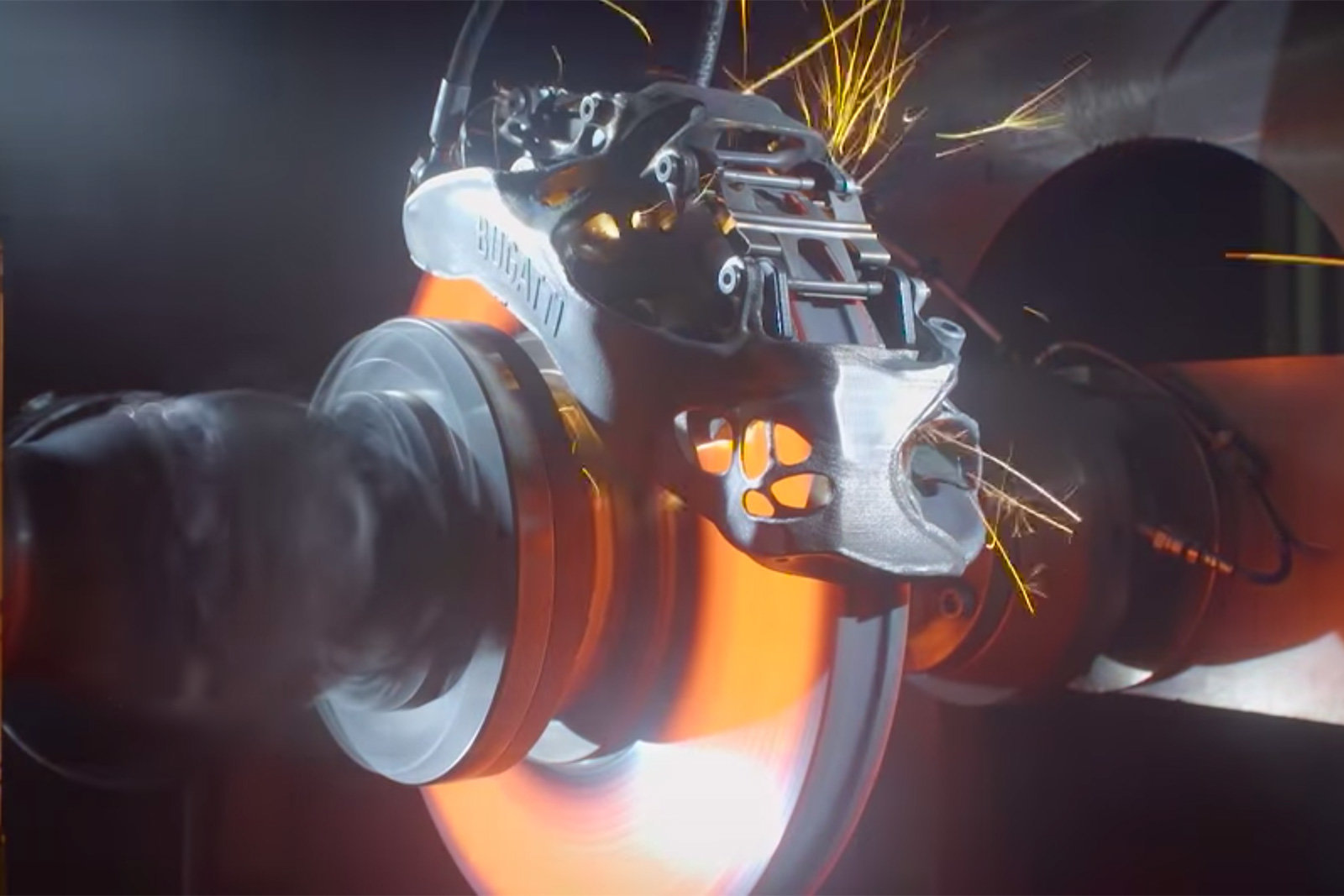 🥇 Vea cómo la pinza de freno de titanio impresa en 3D Bugatti Chiron se