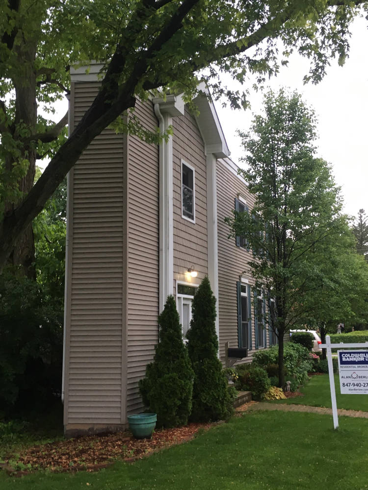 This Pie Shaped House In The US Is Pretty Spacious From With