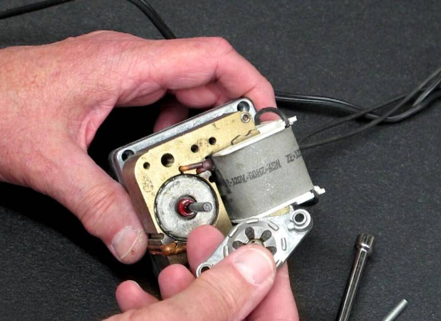 Reversing a shaded pole motor