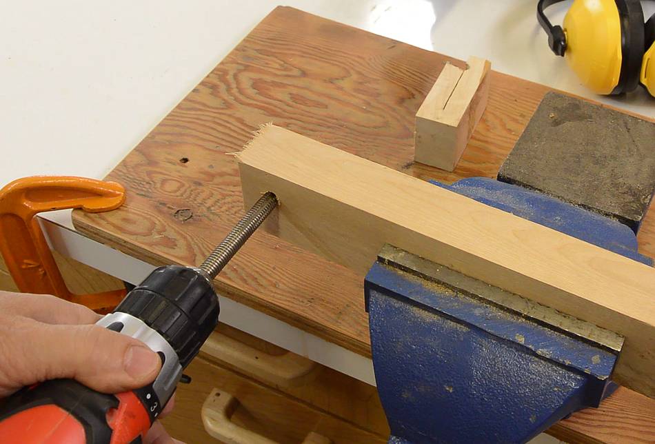 Making wood thread taps