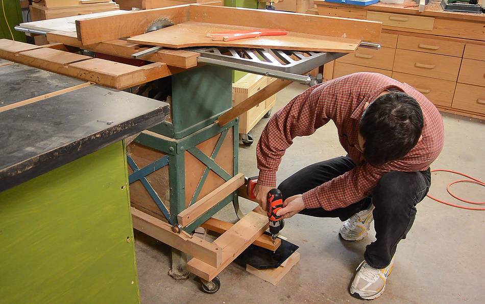 Making wood thread taps