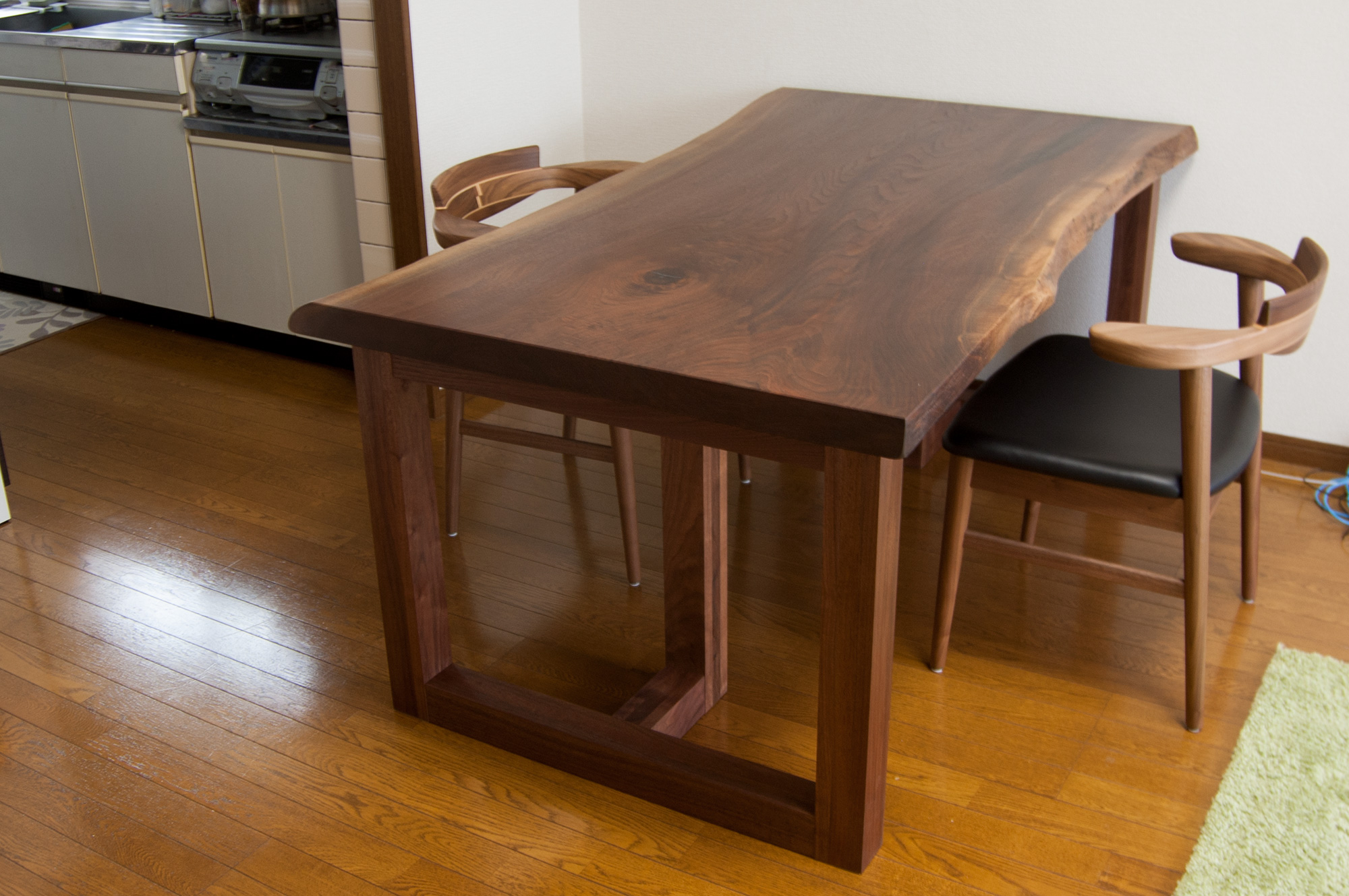無垢天板 ウォールナット一枚板ダイニングテーブル│オーダー家具と無垢天板 東京 WOODWORK