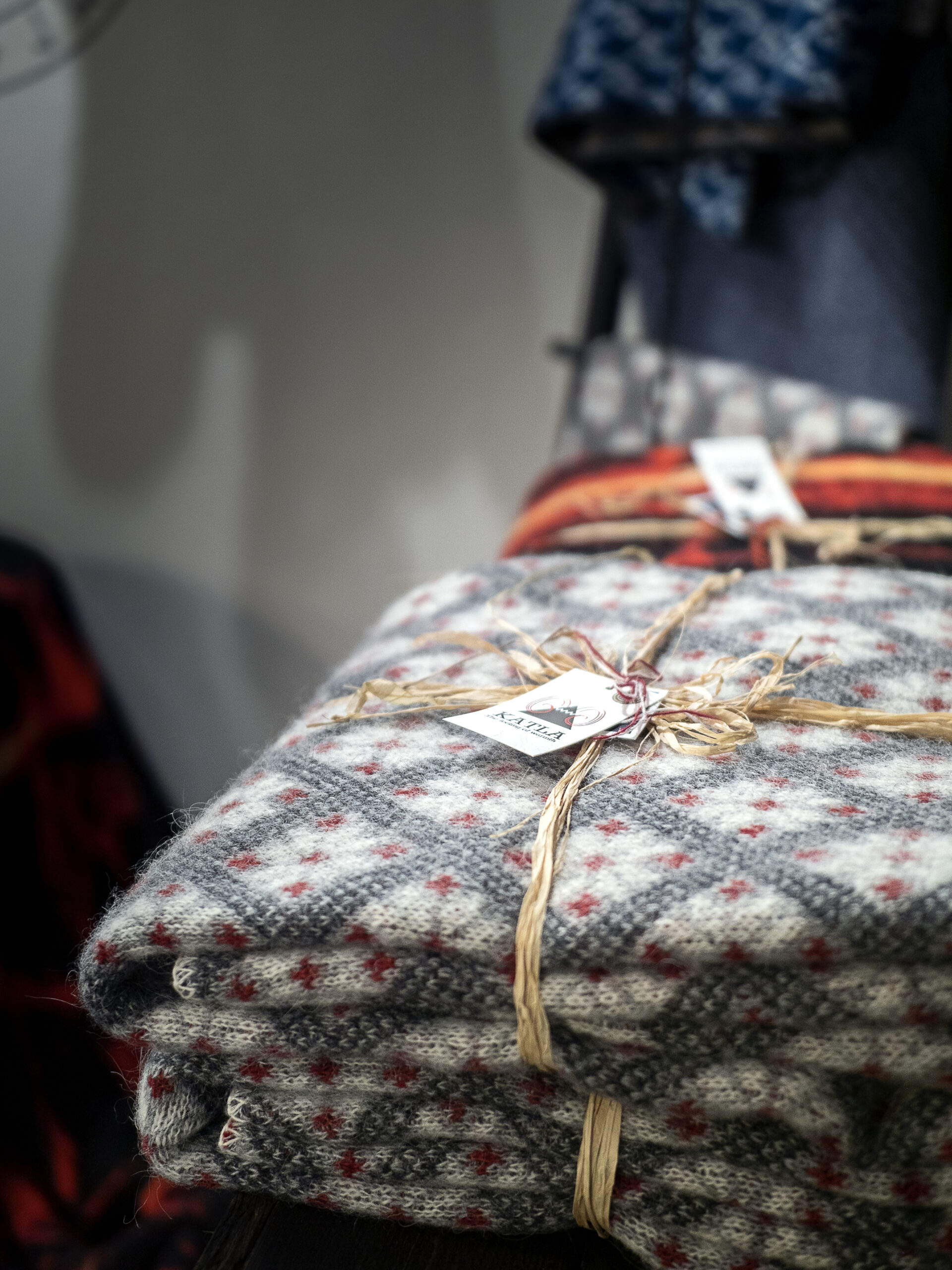 Áttblaðarósir small wool blanket Katla