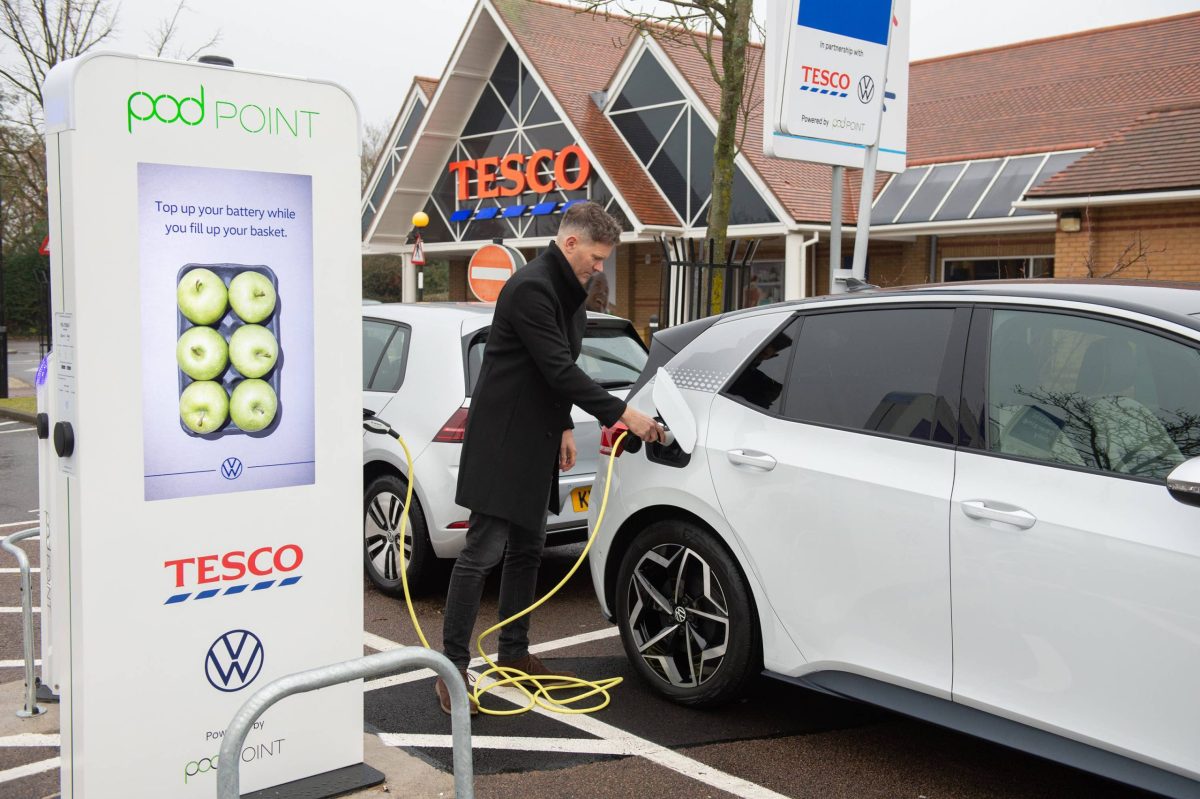 What happens to an electric car when you drive in cold
