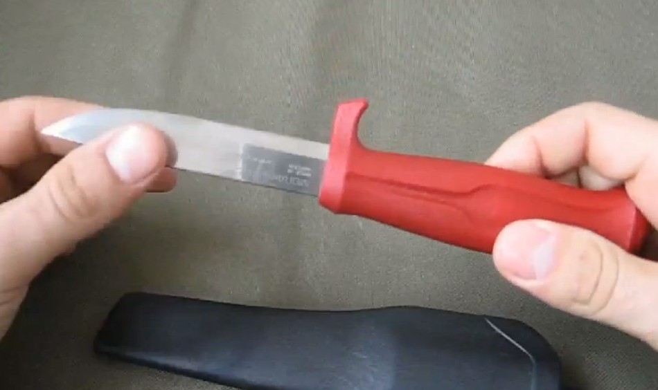 The Best Survival Knife for the Money and it's under 10 Expert