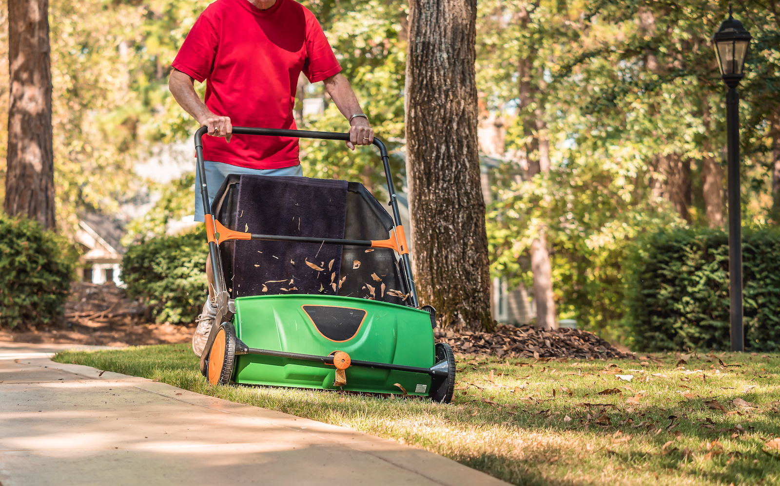 Best Lawn Sweeper 2021 & Buyers Guide - Workshopedia