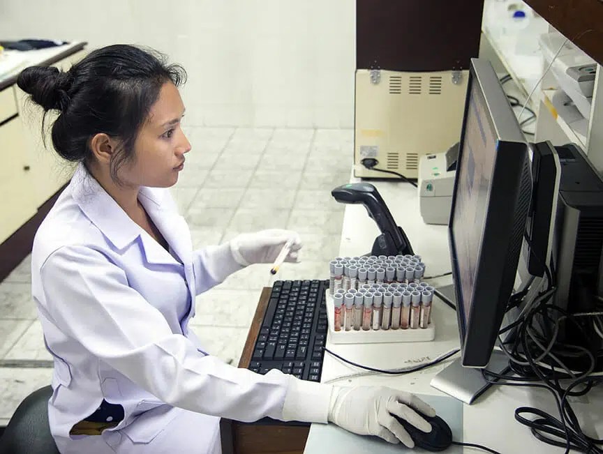 Immigrate to Canada as a Medical Laboratory Technologist Work Study Visa