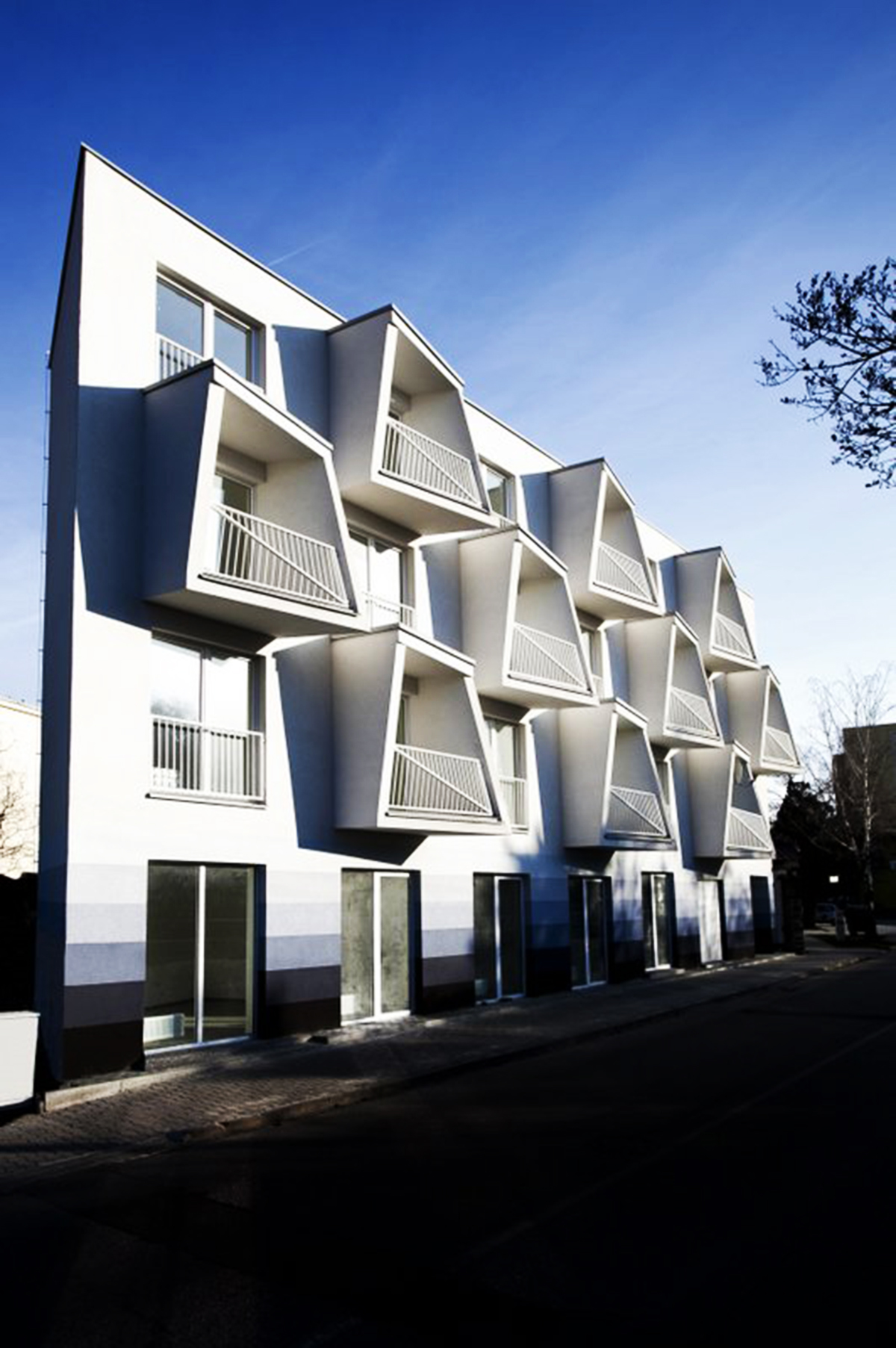 “North star” apartment shines out with its distortional balconies subverting the street facade