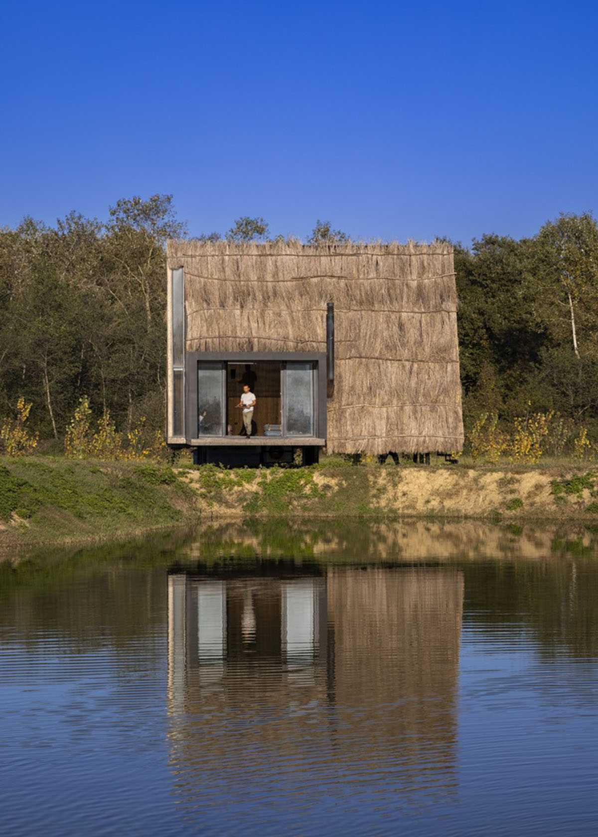 Shaygan Gostar Architectural Group designs thatched roof cabin near