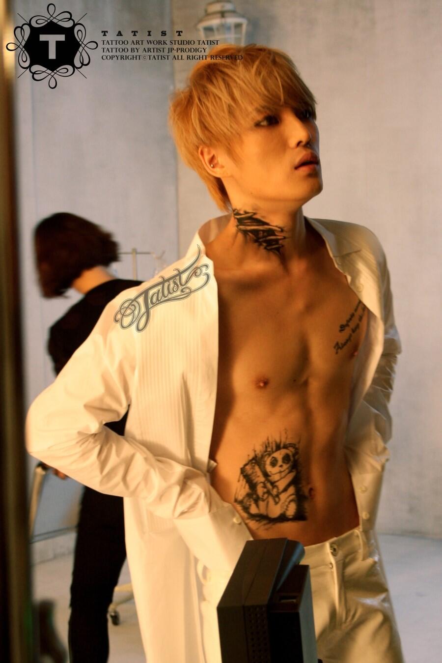 Photos] 131115 Tatist Who Created Jaejoong's Tattoo's For Www | World Bigeast Cassiopeia 1349_x_900_jpg