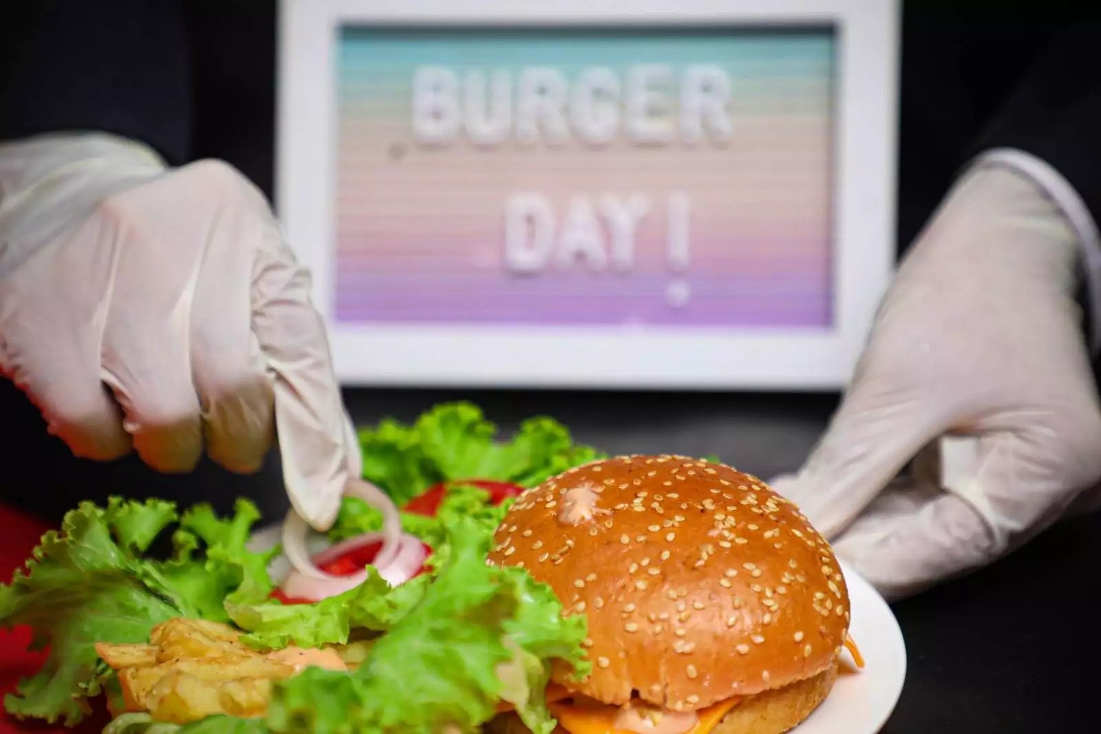 Record 1400 burgers made in a day as Chefs Association of Pakistan