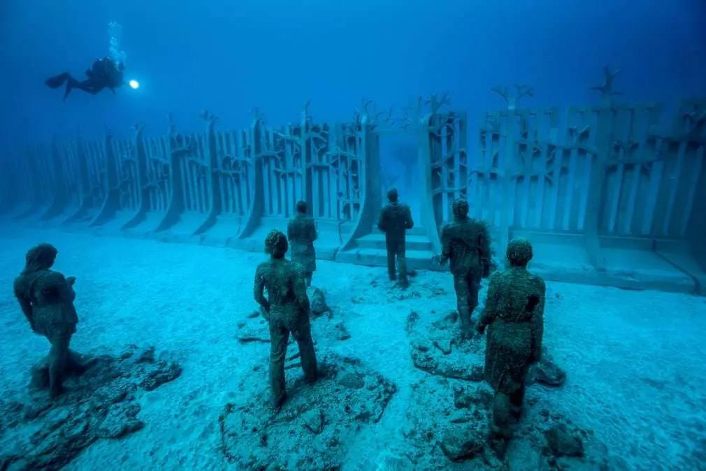 Divers Amazing Attraction Of The Atlantic Underwater Sculpture Museum