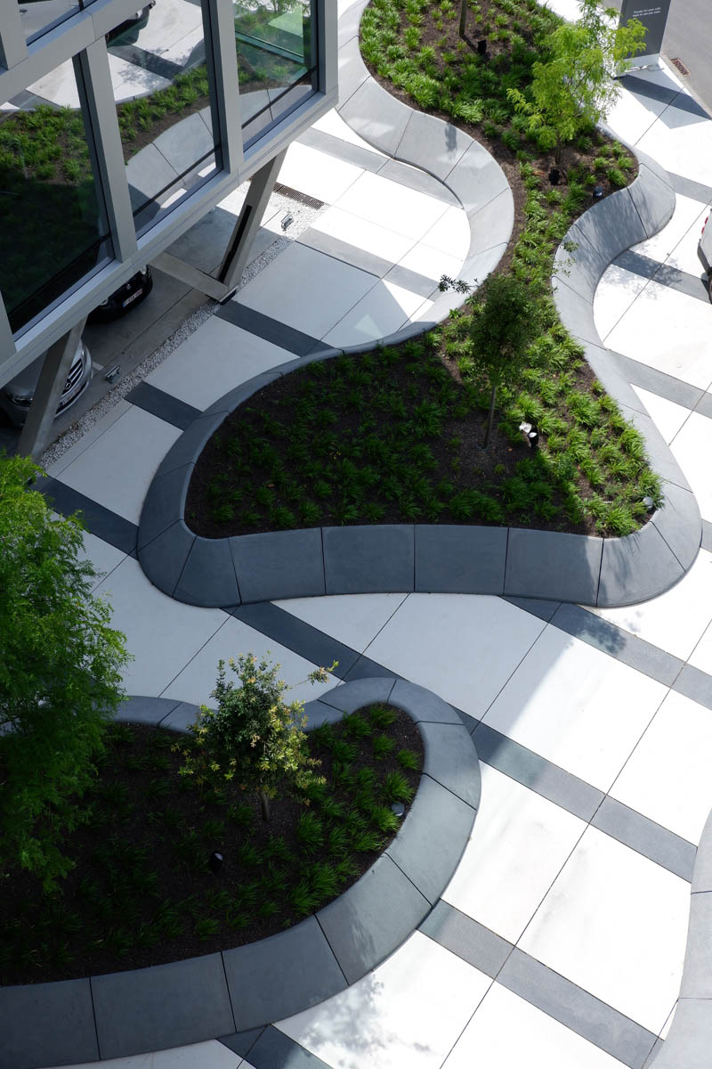 Green entrance for a new office building near Brussels Airport