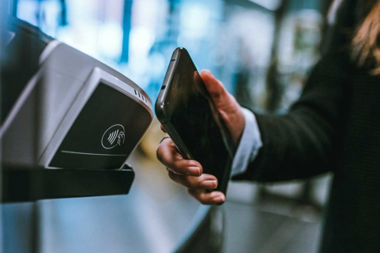 Advantages and Disadvantages of a Wireless POS System