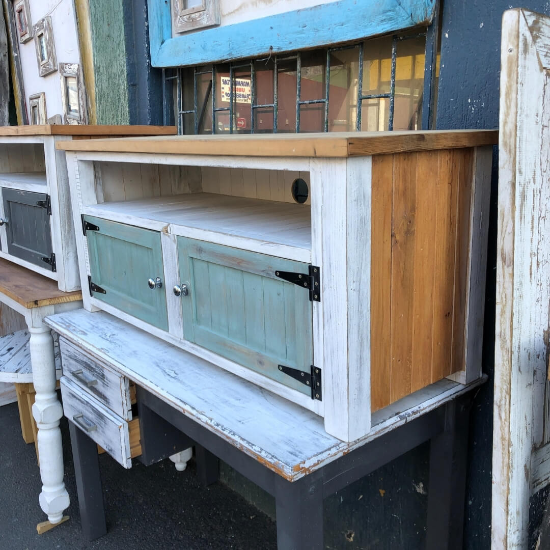 Cottage style TV stand World Of Rustic Frames