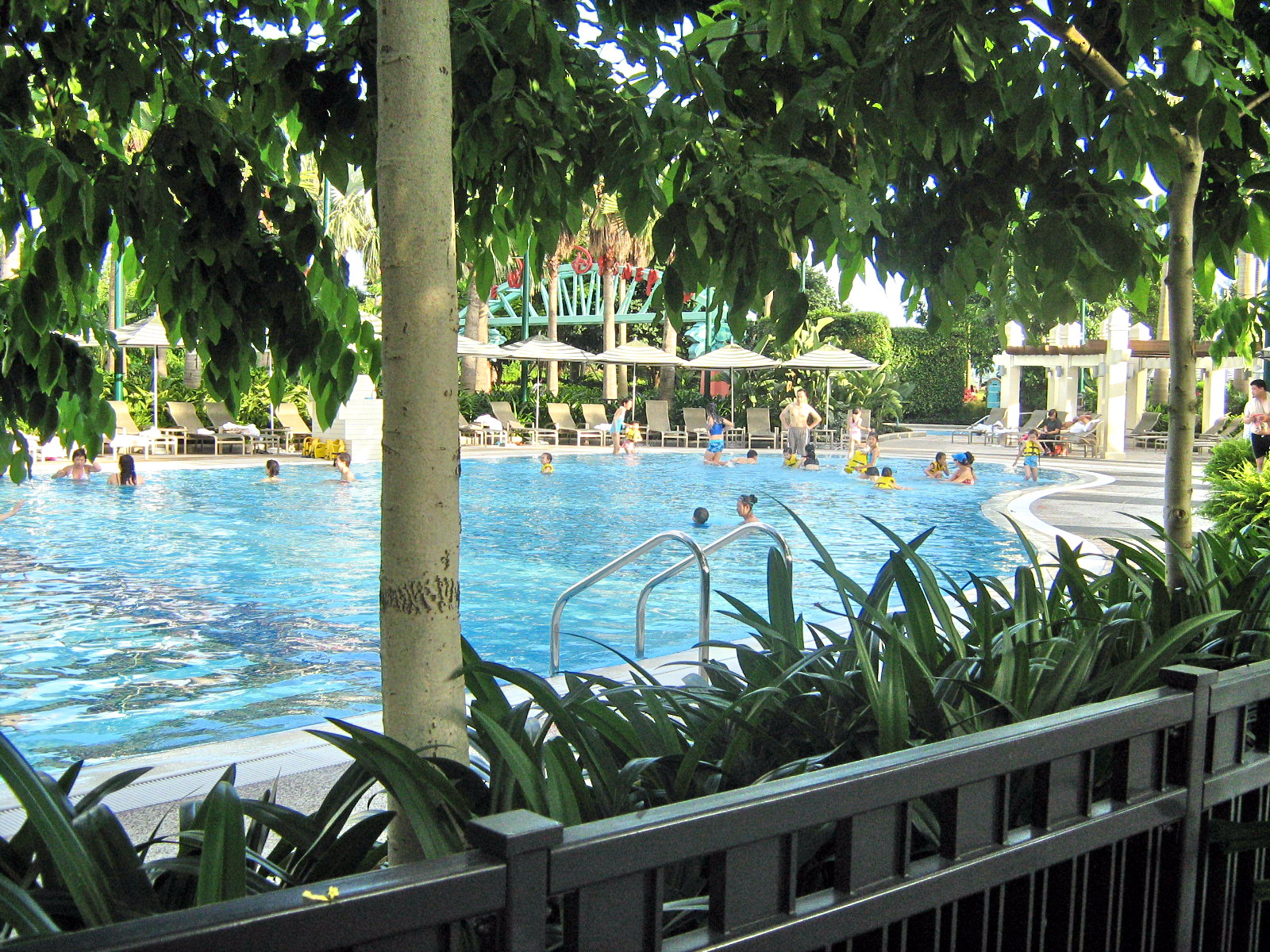 Hong Kong Disney’s Hollywood Hotel WORLDS TO TREK