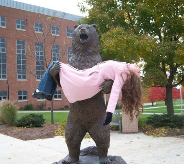 The 25 Funniest Statue Photos Of All Time (GALLERY)
