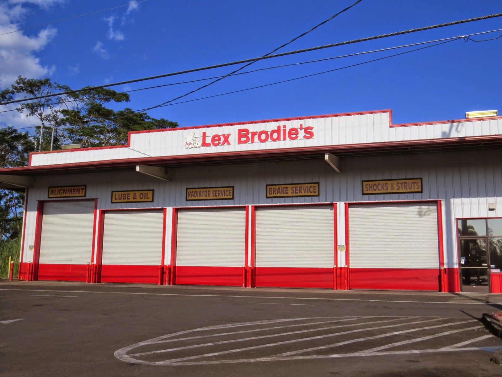 What’s happening with the lava flow in Pahoa?…Life goes on among the