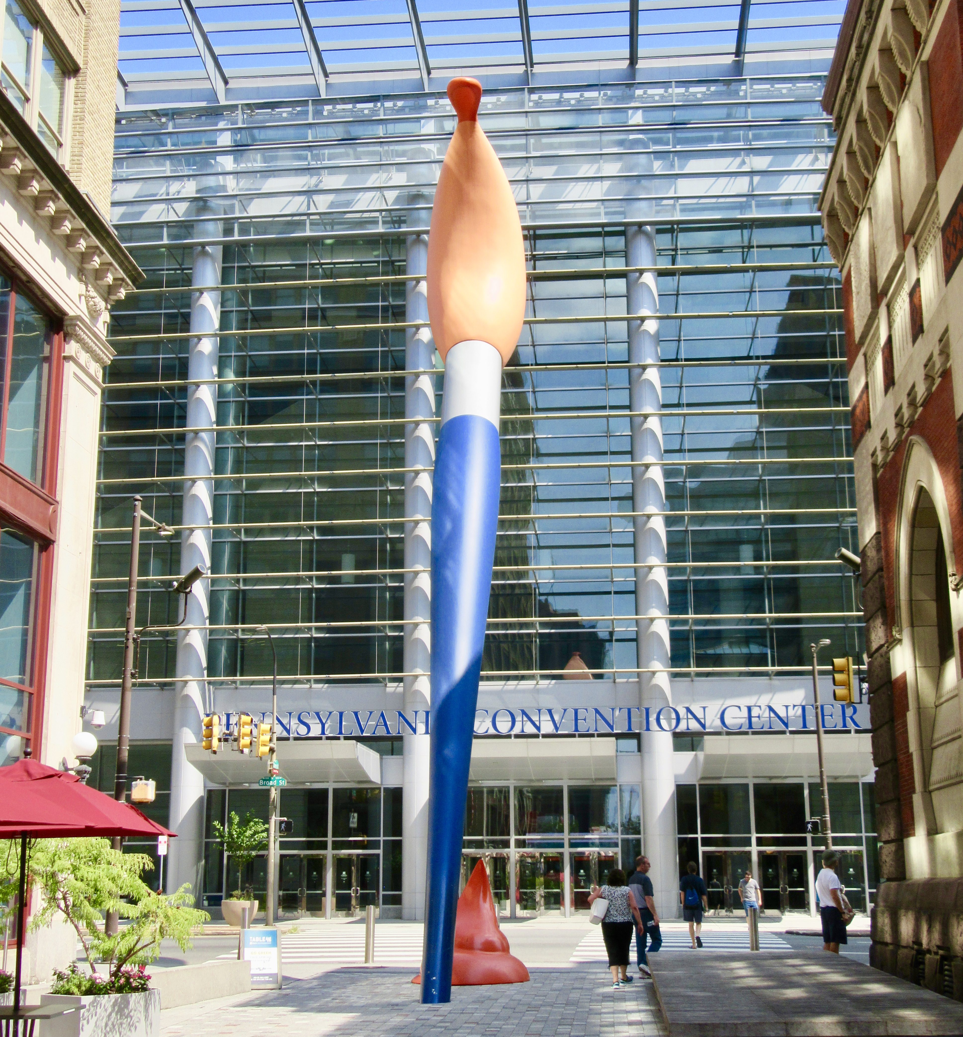 Claes Oldenburg’s Monumental Paint Brush Sculpture in Downtown
