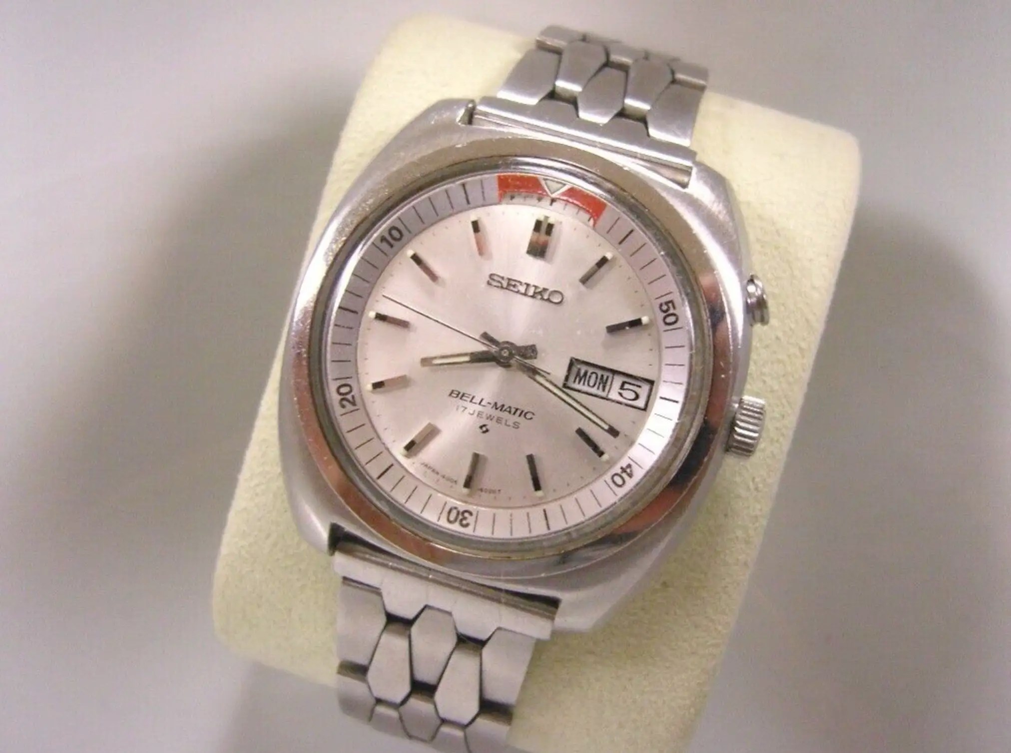 Top 69+ imagen seiko mechanical alarm watch Abzlocal.mx