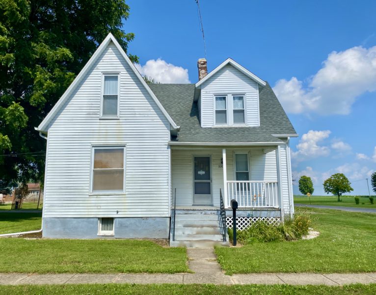 Home for Sale, Roodhouse, IL Worrell Land Services