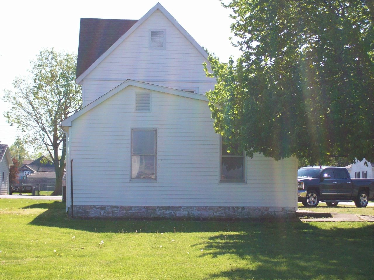 4 Bed/1.5 Bath Home for Sale · Winchester, IL Worrell Land Services