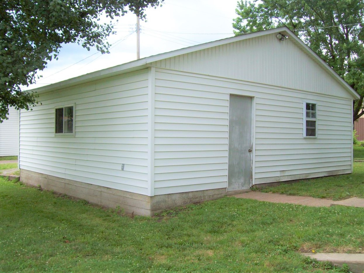 3 Bed/2 Bath Home for Sale · Bluffs, IL Worrell Land Services