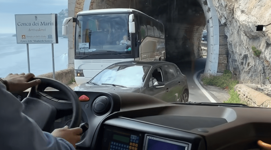 Bus Drivers from Italy Demonstrate Their Excellent Driving Skills
