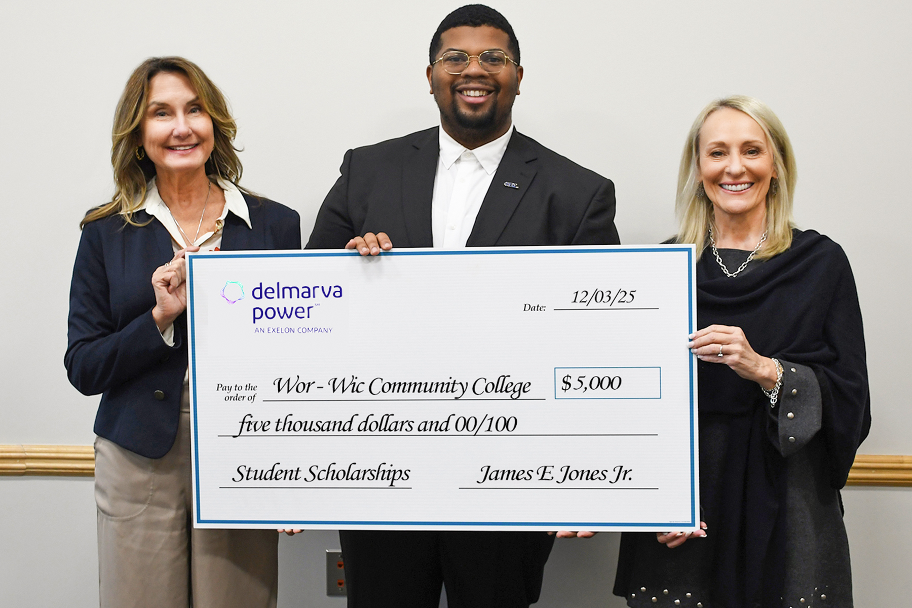 Delmarva Power donates to WorWic scholarships > WorWic Community College