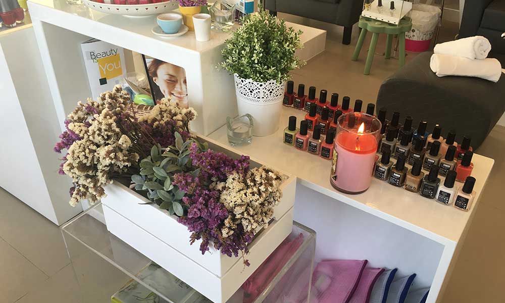 10 Best Beauty Salons in Karachi for Manicure & Pedicure WOW 360