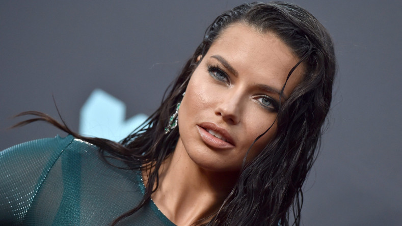 Adriana gets completely nаkеd for a selfie! She was and remains the main angel