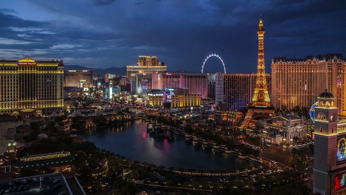 Moving to Nevada? (Learn more about the job market and housing)