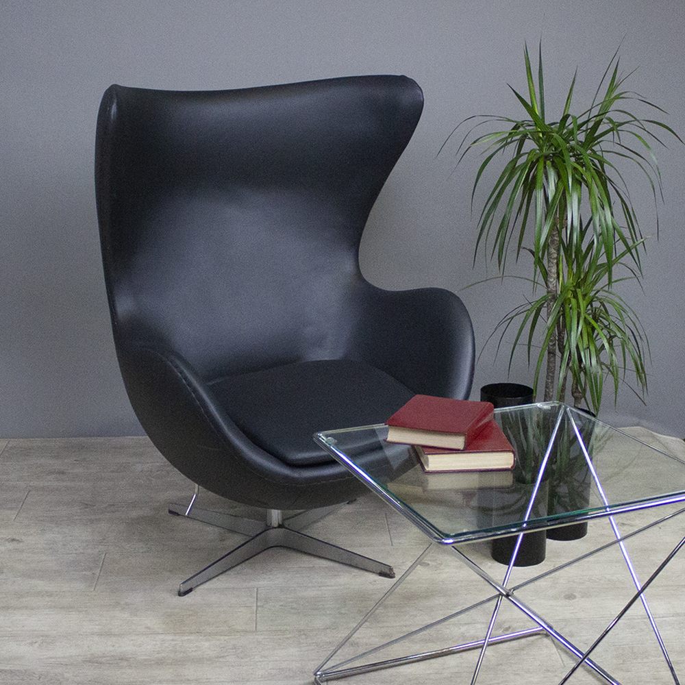 Egg Chair Black by Arne Jacobsen Черное креслояйцо в аренду