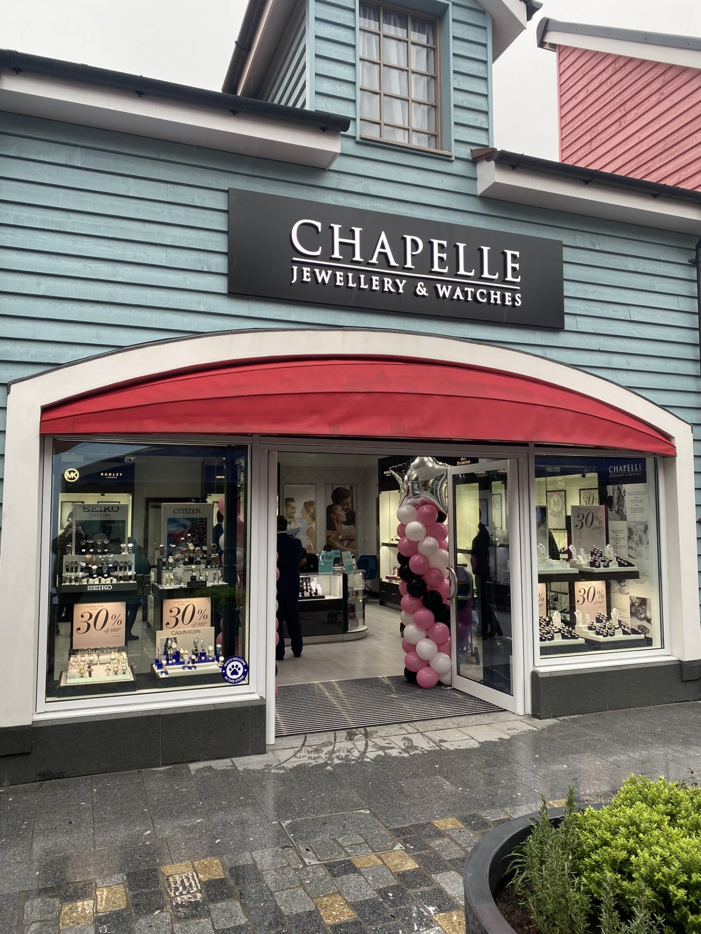 FIRST LOOK F.Hinds Opens First New Store Under The Chapelle Name